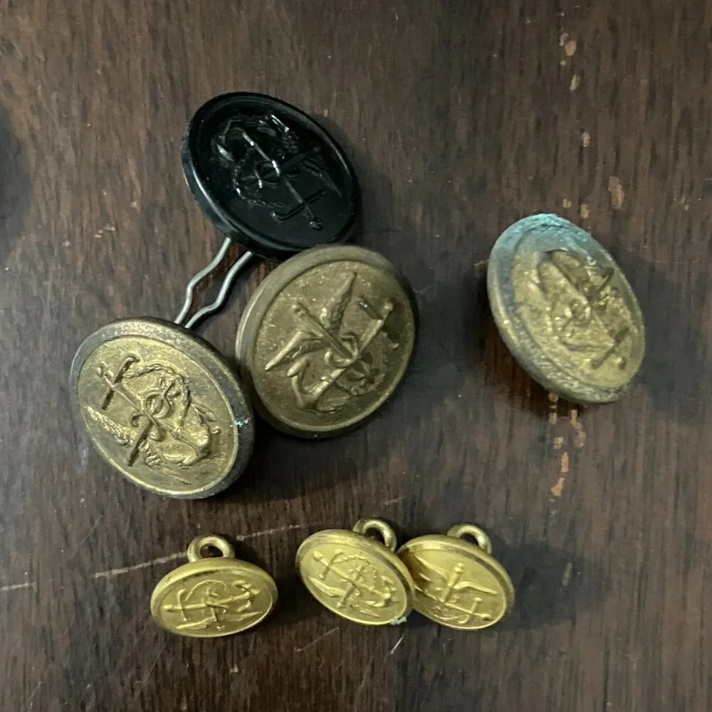 Lot of Vintage US Navy & Navy Medic Buttons WWII Korea Military